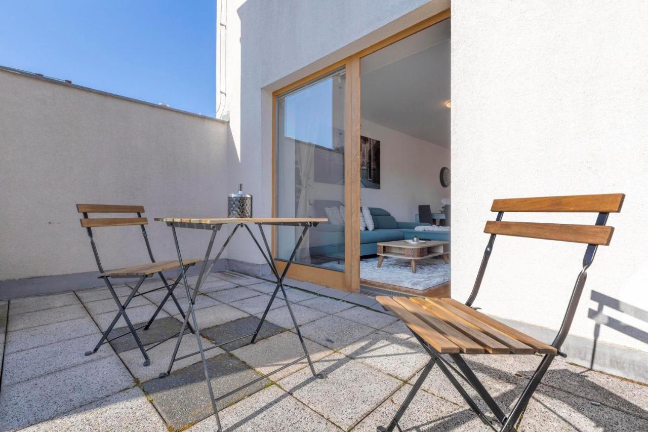 דירות ברטיסלאבה Urban Elegance Retreat מראה חיצוני תמונה
