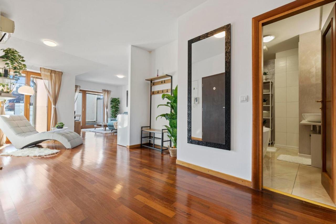 דירות ברטיסלאבה Urban Elegance Retreat מראה חיצוני תמונה