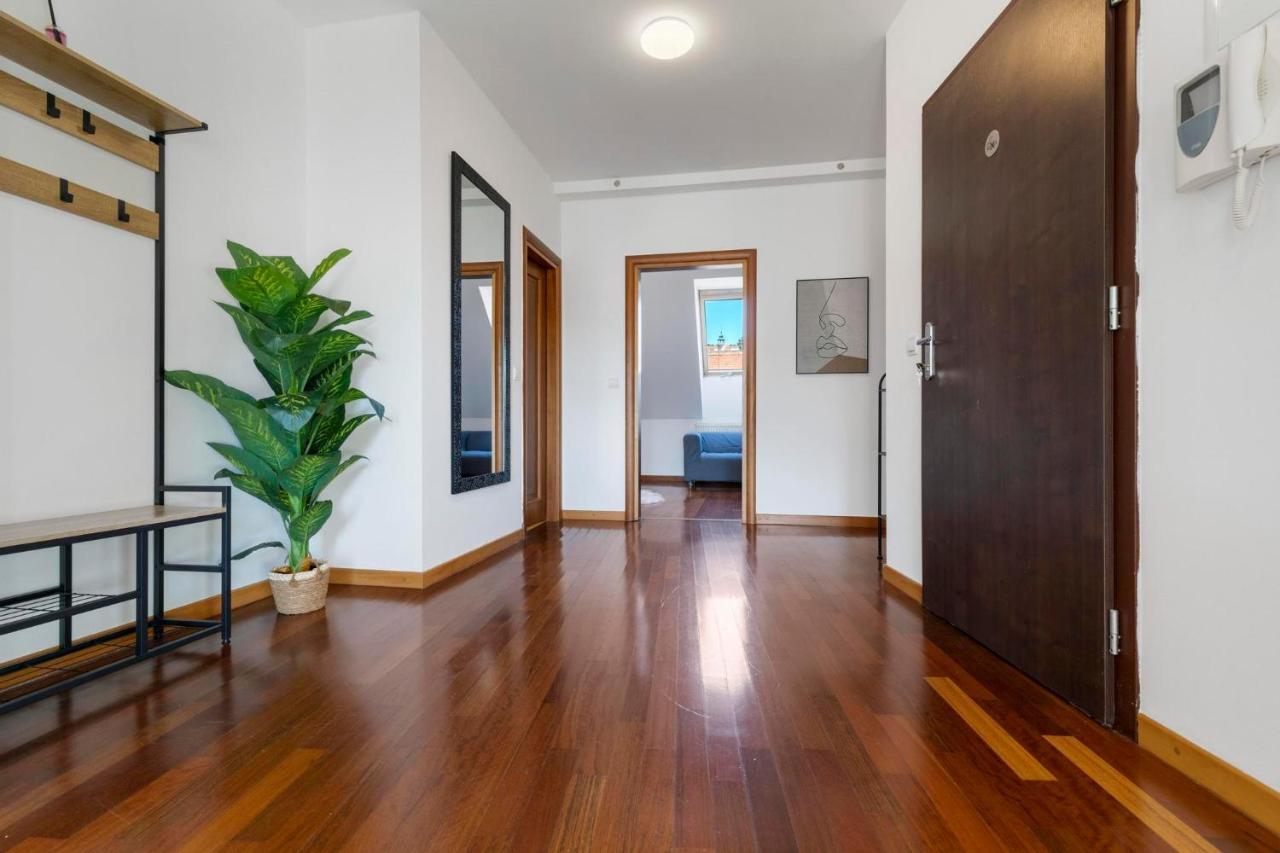 דירות ברטיסלאבה Urban Elegance Retreat מראה חיצוני תמונה